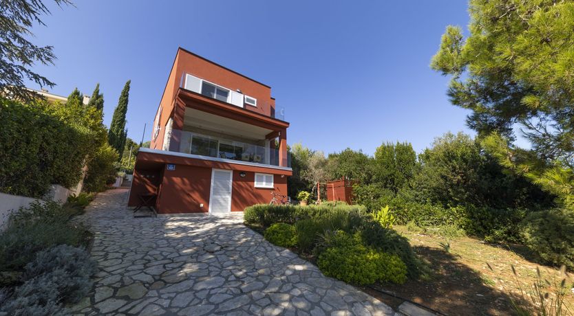 Photo of Lake & Mountain