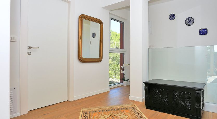 Photo of Lake & Mountain