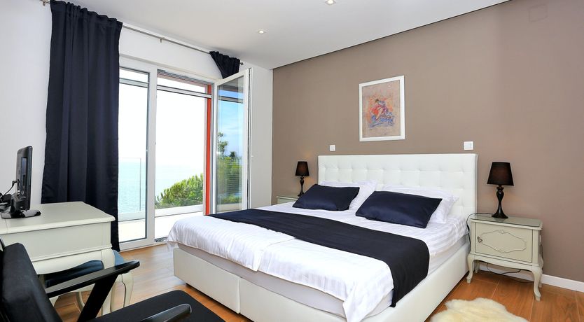 Photo of Lake & Mountain