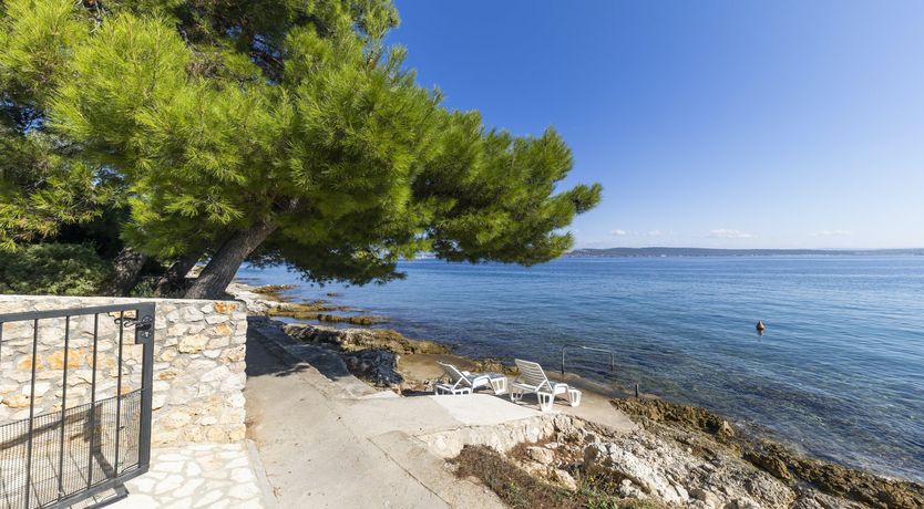 Photo of Lake & Mountain