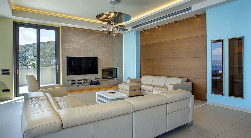 Photo of Sunlight & Sapphire