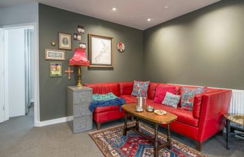 Sunny City Retreat Apartment