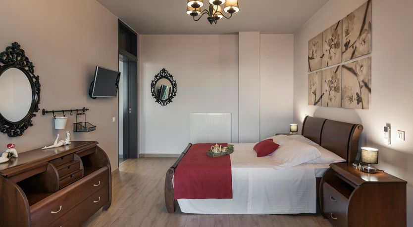 Photo of Corinthian Cretan