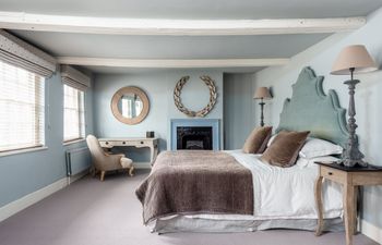 Stiffkey Blue Holiday Cottage