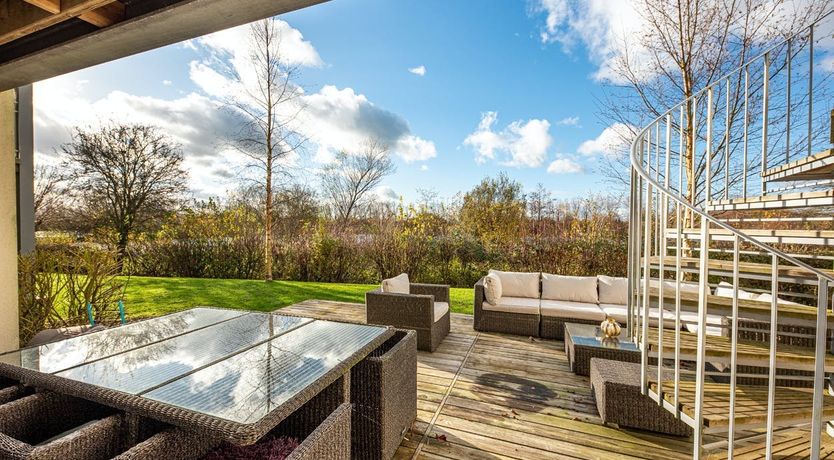 Photo of Oak by the Lake