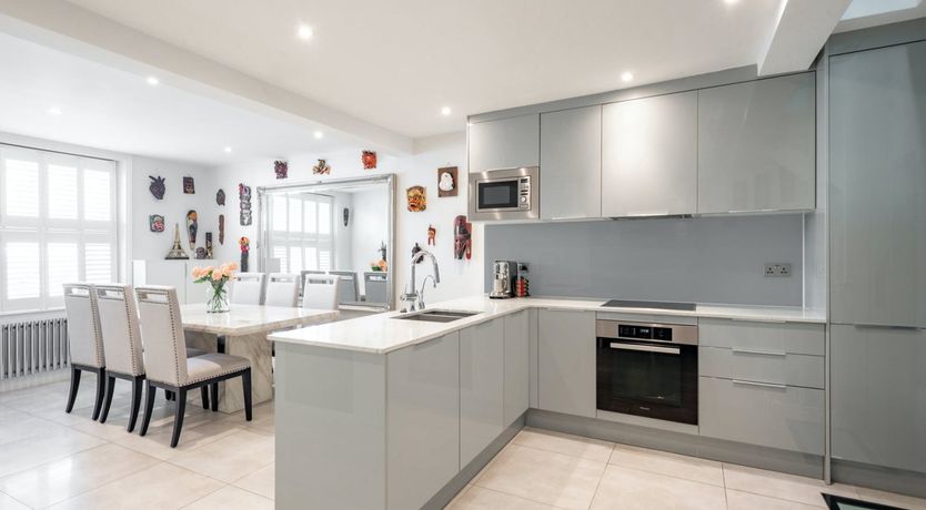 Photo of London Elegance