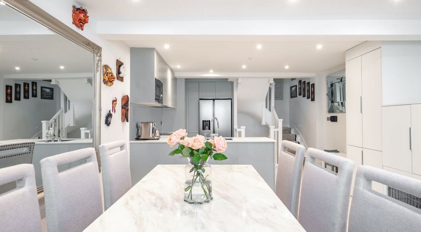 Photo of London Elegance