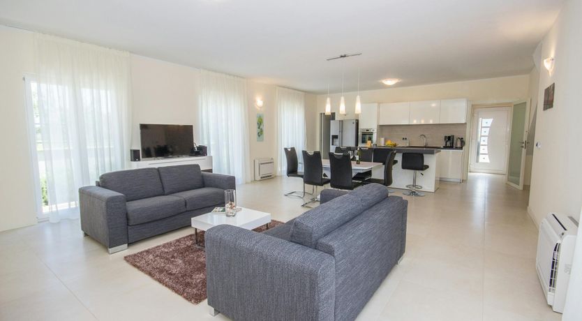 Photo of Sweet & Bright