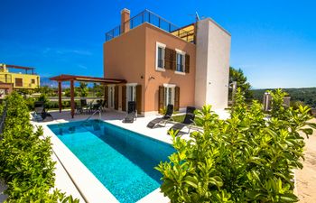 Sweet & Bright Holiday Home