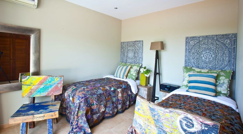 Photo of Cicadas Sway