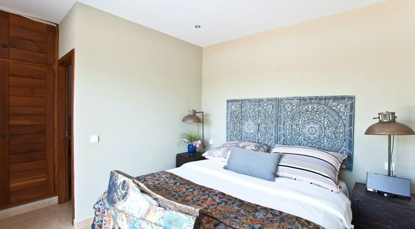 Photo of Cicadas Sway