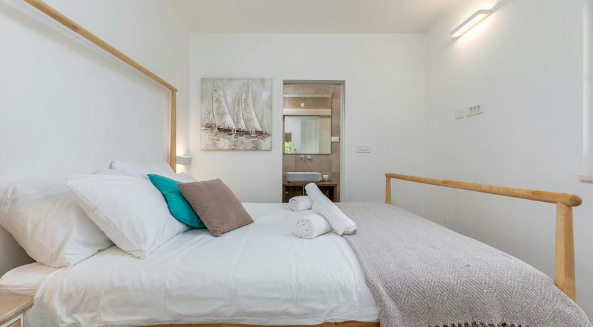 Photo of The Golden Colours