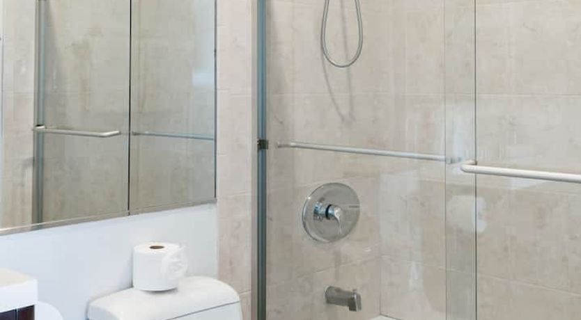 Photo of Holla, Holla