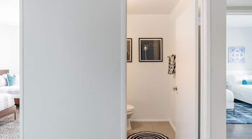 Photo of Holla, Holla