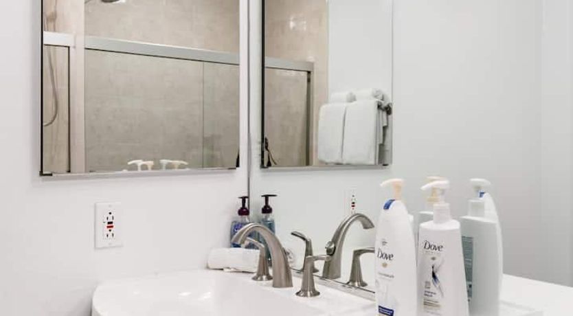 Photo of Holla, Holla