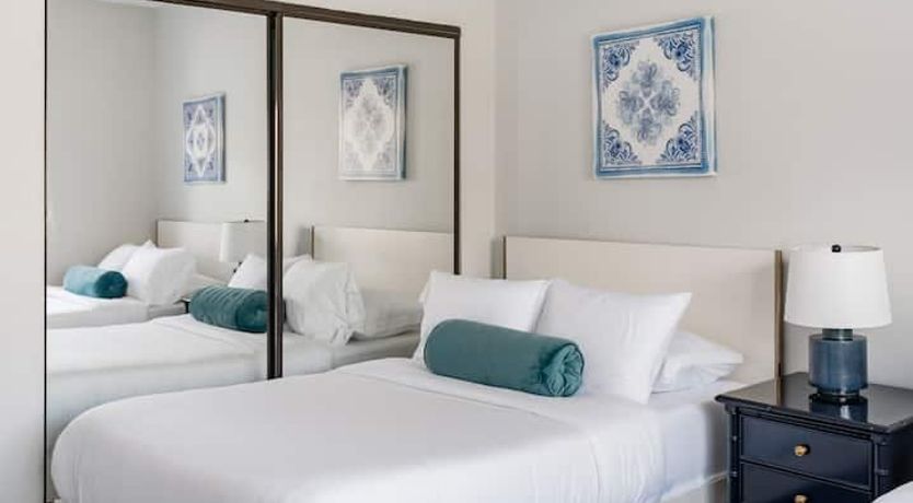 Photo of Holla, Holla