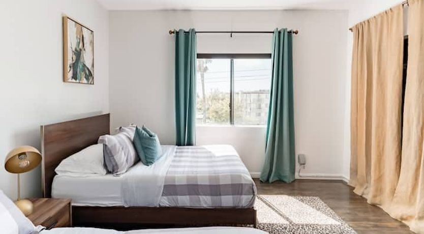 Photo of Holla, Holla