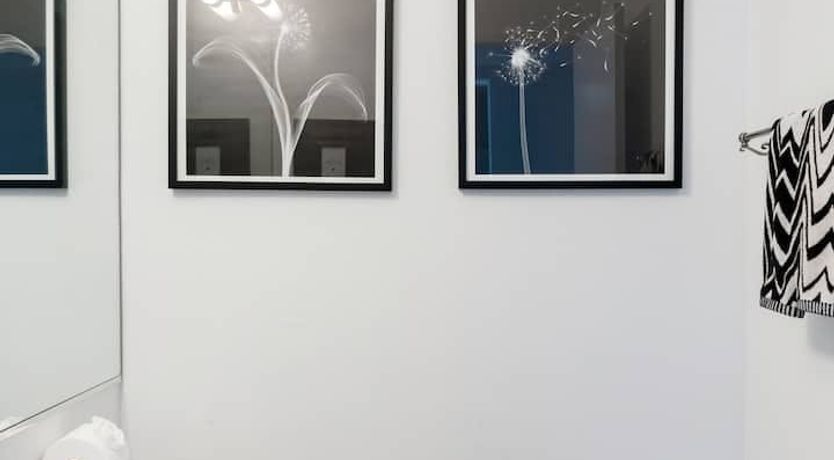 Photo of Holla, Holla