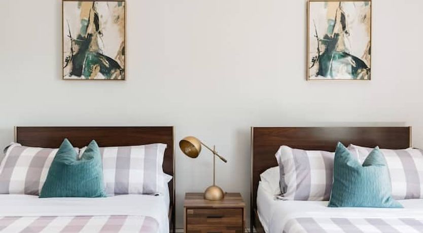 Photo of Holla, Holla