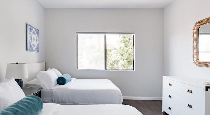 Photo of Holla, Holla