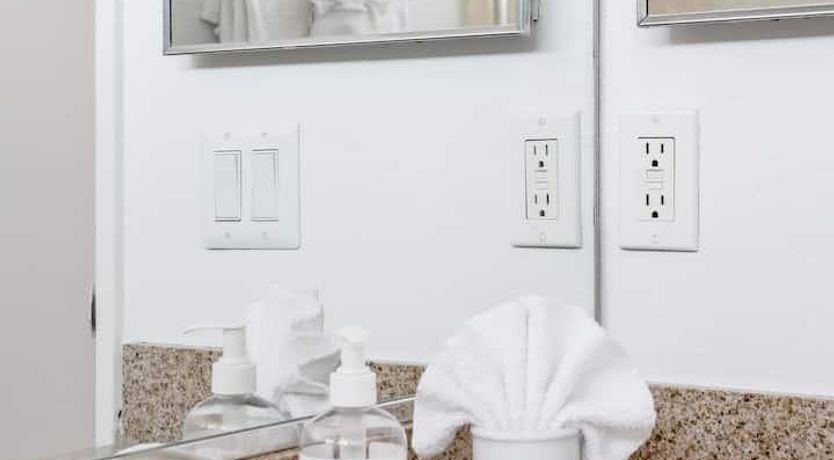 Photo of Holla, Holla