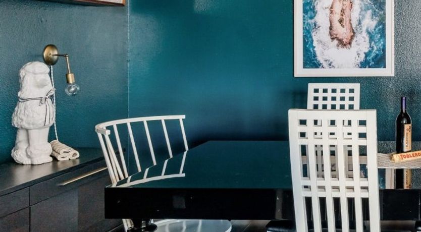 Photo of Holla, Holla