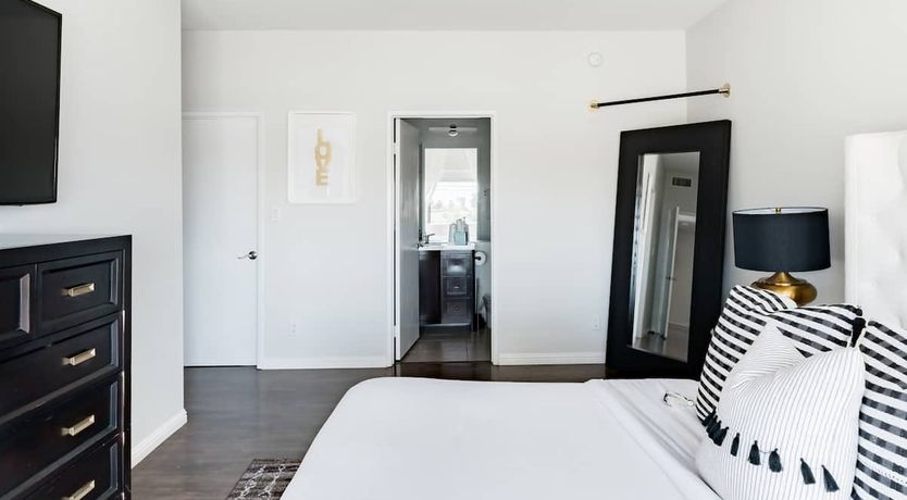 Photo of Holla, Holla