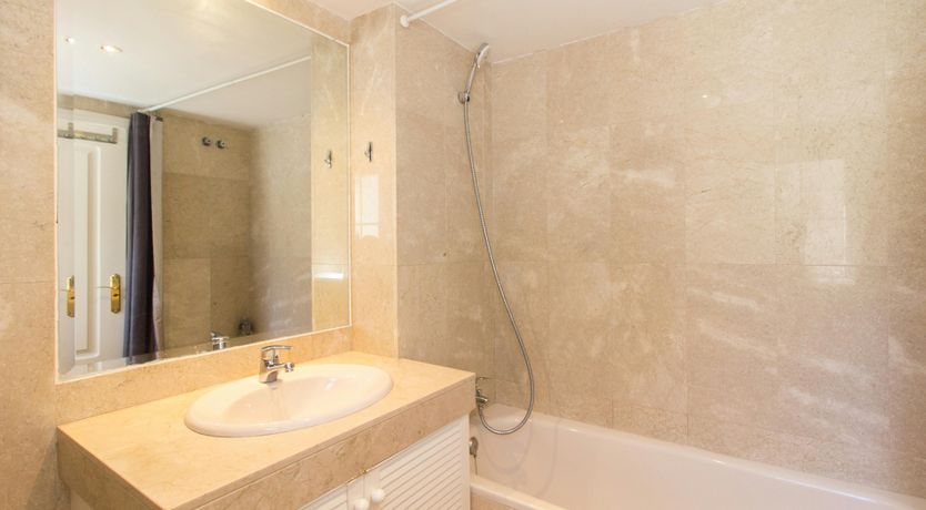 Photo of Marbella, Calling