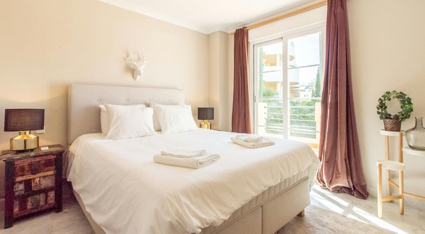 Photo of Marbella, Calling