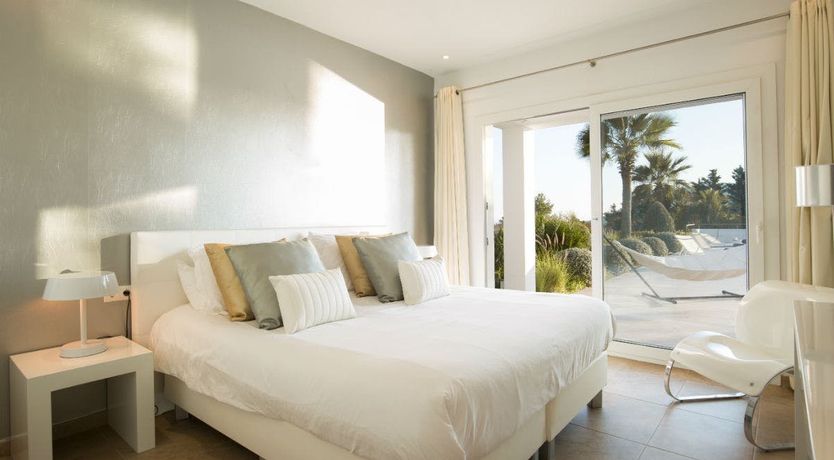 Photo of White Sand Bay