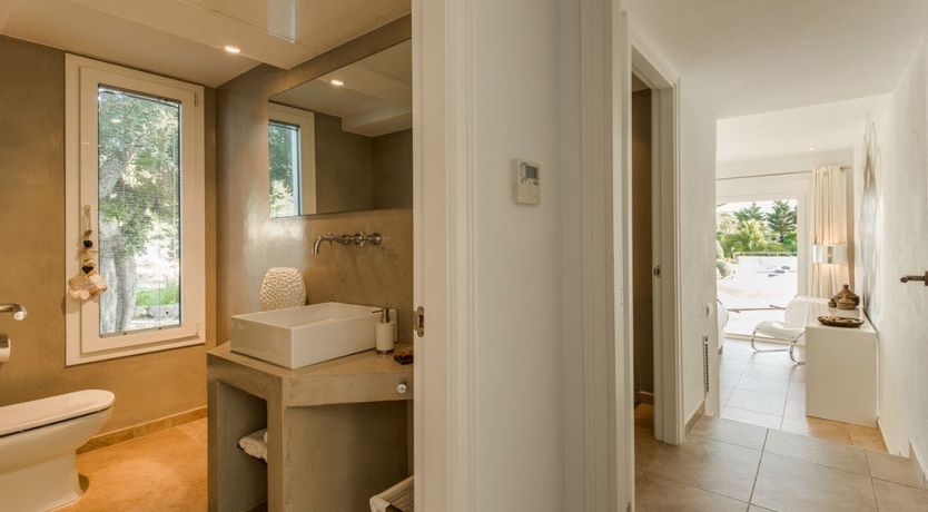 Photo of White Sand Bay