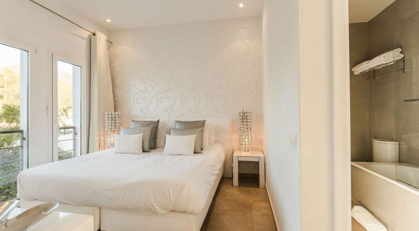 Photo of White Sand Bay