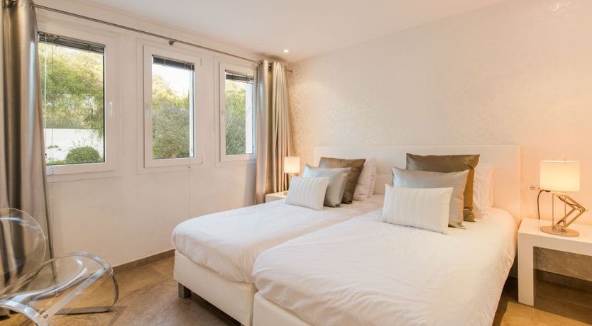 Photo of White Sand Bay