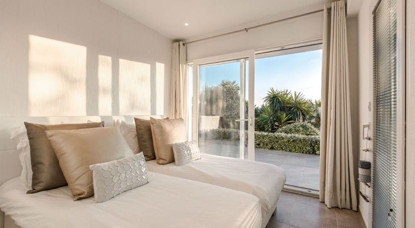 Photo of White Sand Bay