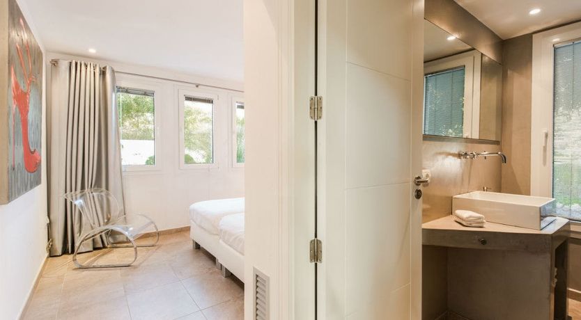 Photo of White Sand Bay