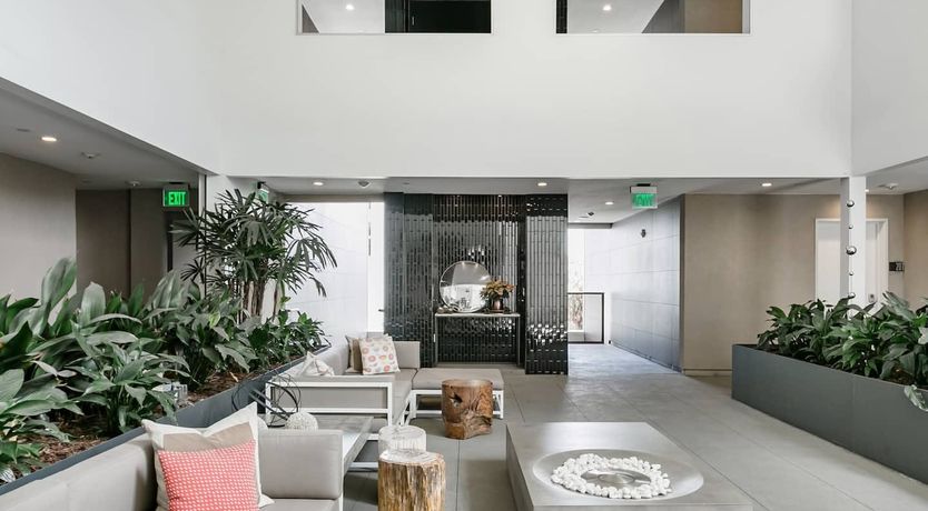 Photo of Miracle on Wilshire