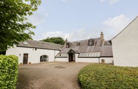 Photo of shieldhill-farm-house