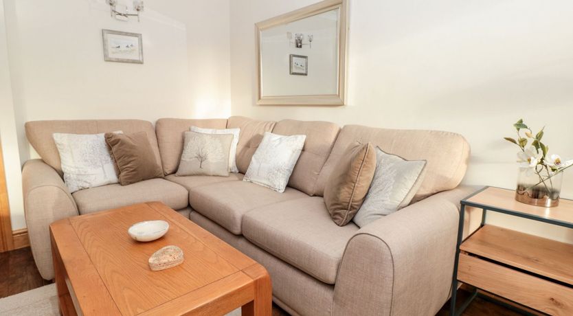 Photo of 1 Court Cottage, Hillfield Village