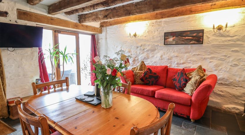 Photo of Ty  Fferm Hen