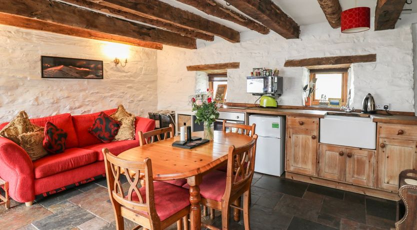 Photo of Ty  Fferm Hen