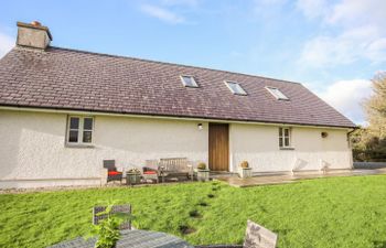 Rhyd Y Bont Bach Holiday Cottage