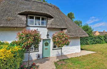 Charming Thatch Holiday Cottage