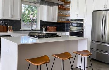 Cozy Urban Oasis Holiday Home