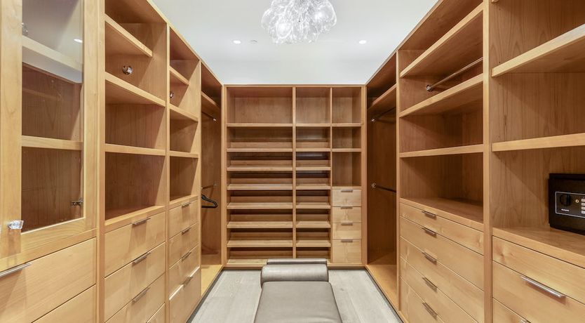 Photo of Contemporary Retreat