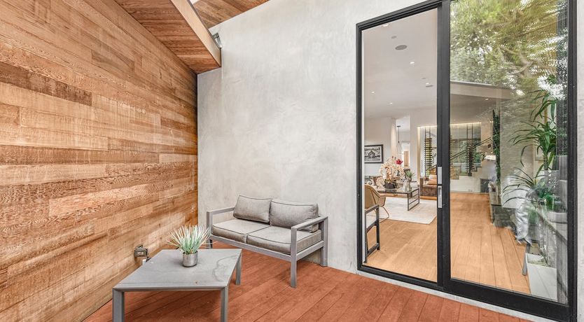 Photo of Contemporary Retreat