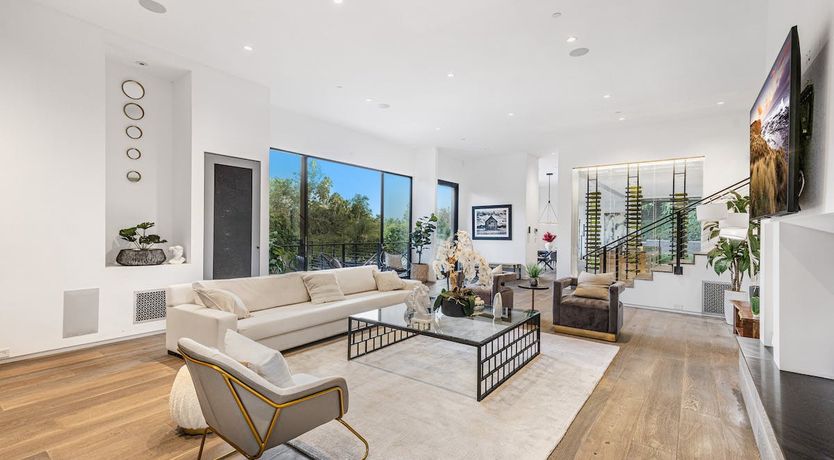 Photo of Contemporary Retreat