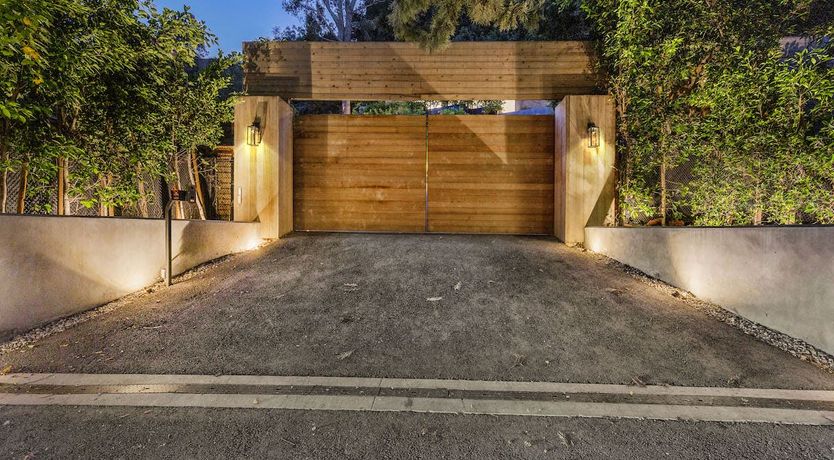 Photo of Contemporary Retreat