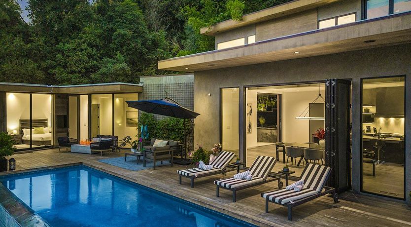 Photo of Contemporary Retreat