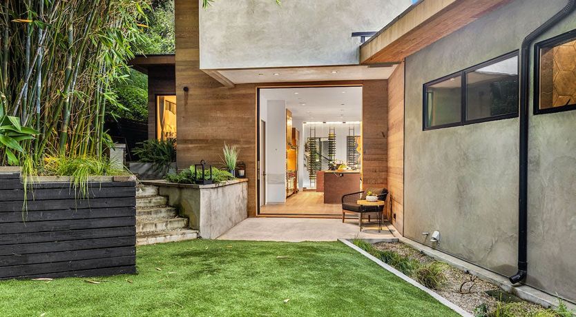 Photo of Contemporary Retreat