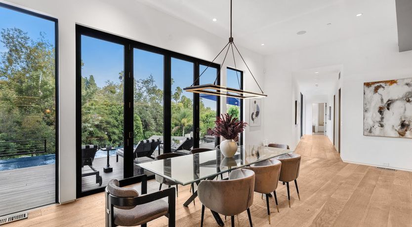 Photo of Contemporary Retreat